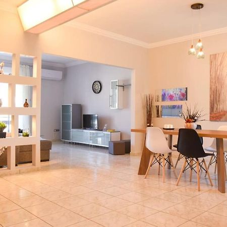 Cozy Flat On The Main Square, 10Min To The Sea Villa Kalamata Luaran gambar