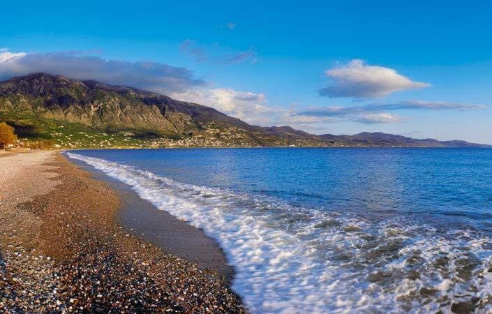 Cozy Flat On The Main Square, 10Min To The Sea Villa Kalamata Luaran gambar