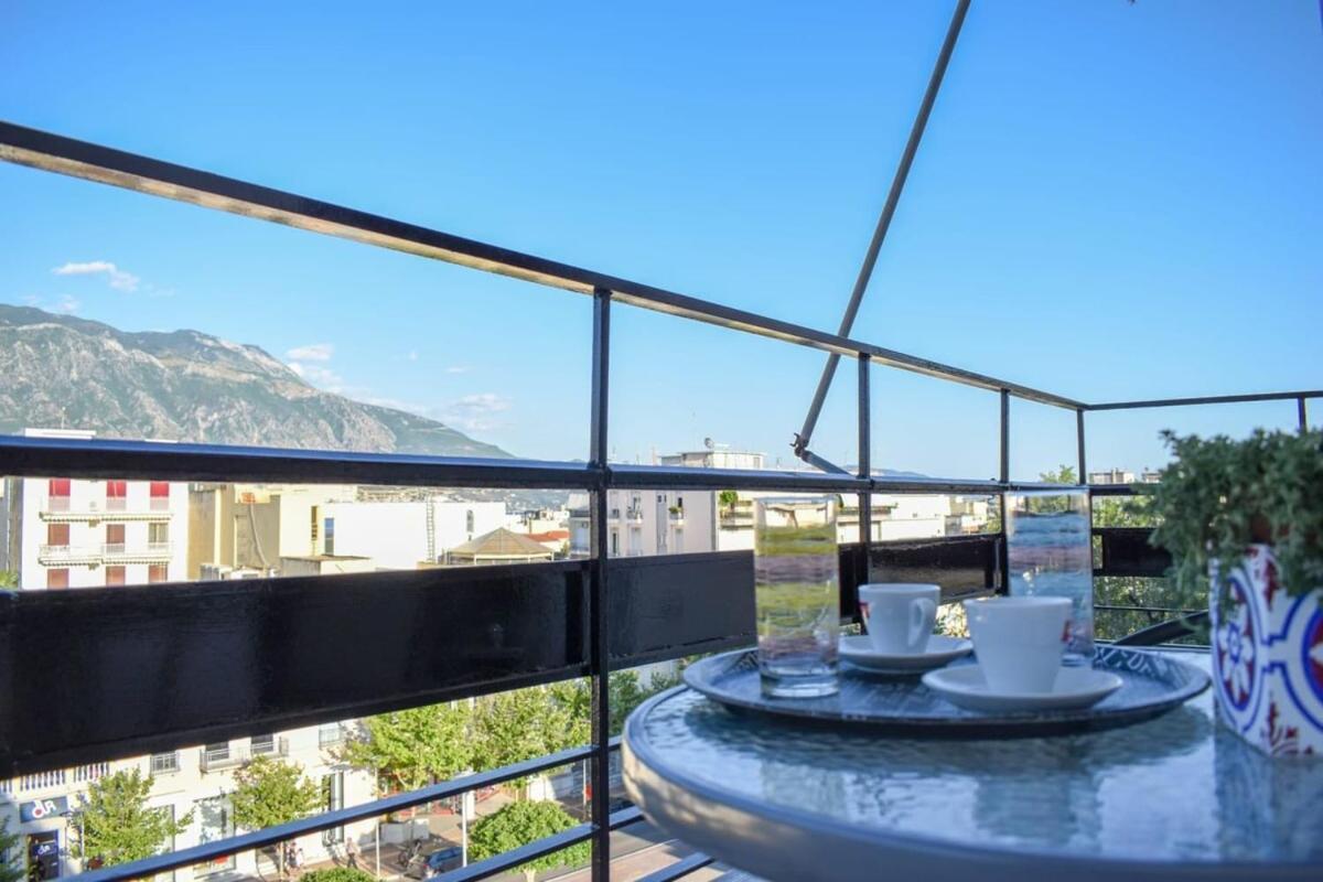Cozy Flat On The Main Square, 10Min To The Sea Villa Kalamata Luaran gambar