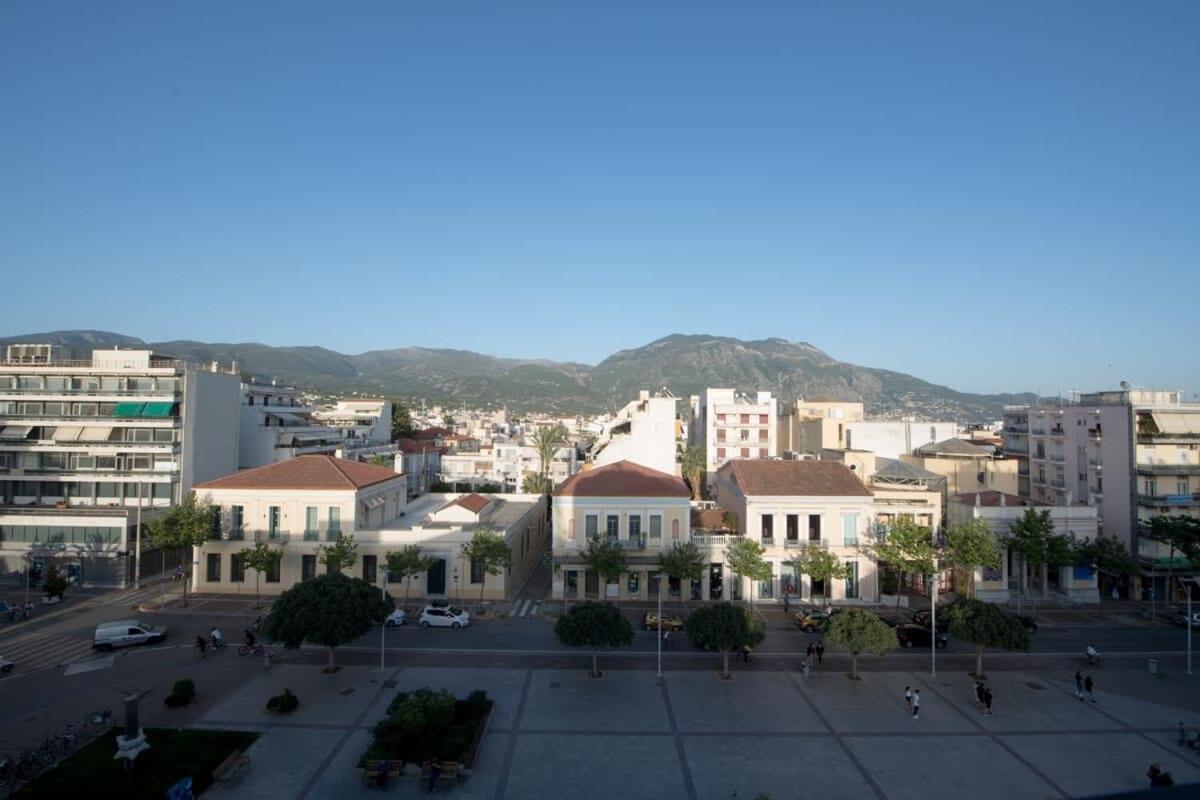 Cozy Flat On The Main Square, 10Min To The Sea Villa Kalamata Luaran gambar