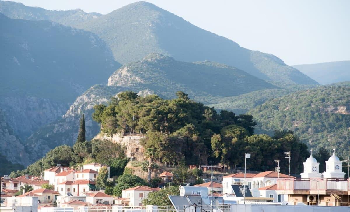 Cozy Flat On The Main Square, 10Min To The Sea Villa Kalamata Luaran gambar