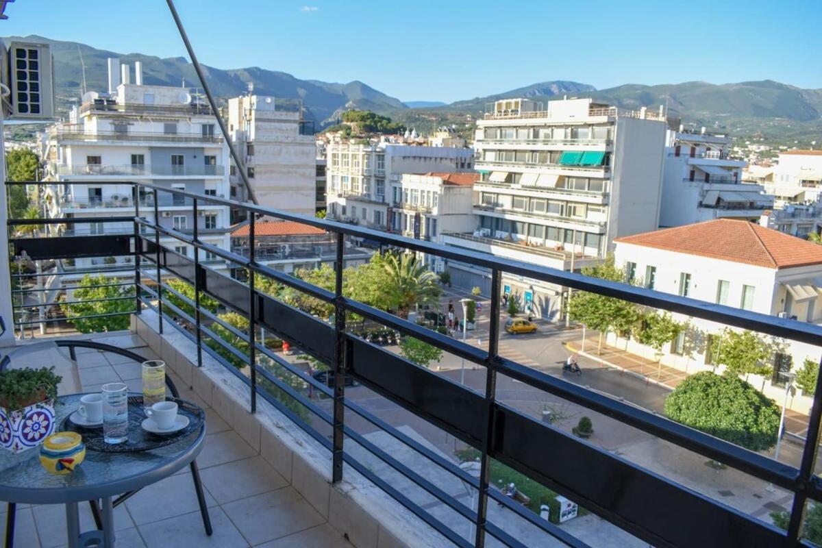 Cozy Flat On The Main Square, 10Min To The Sea Villa Kalamata Luaran gambar