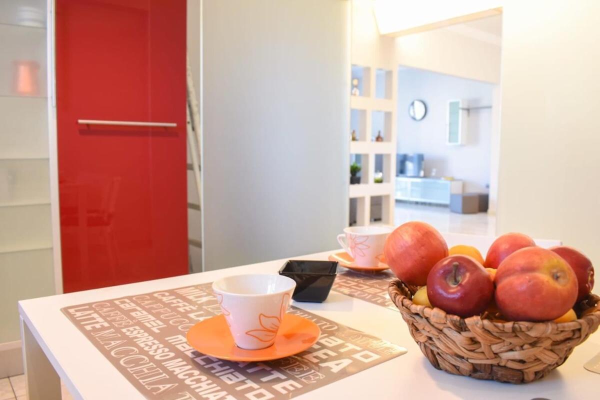 Cozy Flat On The Main Square, 10Min To The Sea Villa Kalamata Luaran gambar