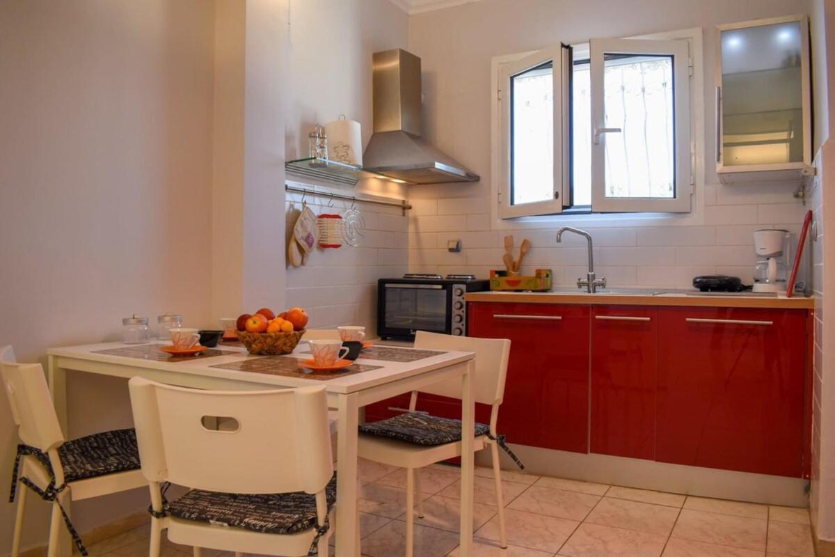 Cozy Flat On The Main Square, 10Min To The Sea Villa Kalamata Luaran gambar