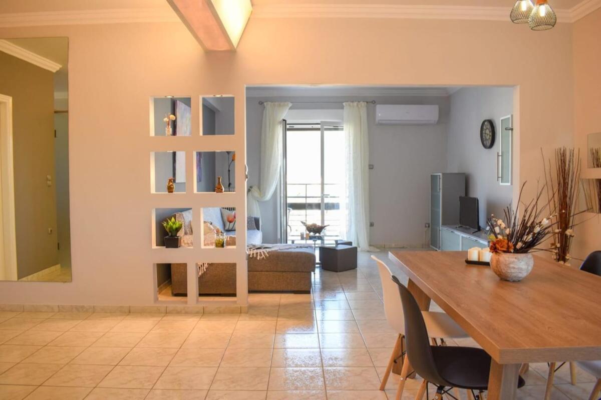 Cozy Flat On The Main Square, 10Min To The Sea Villa Kalamata Luaran gambar