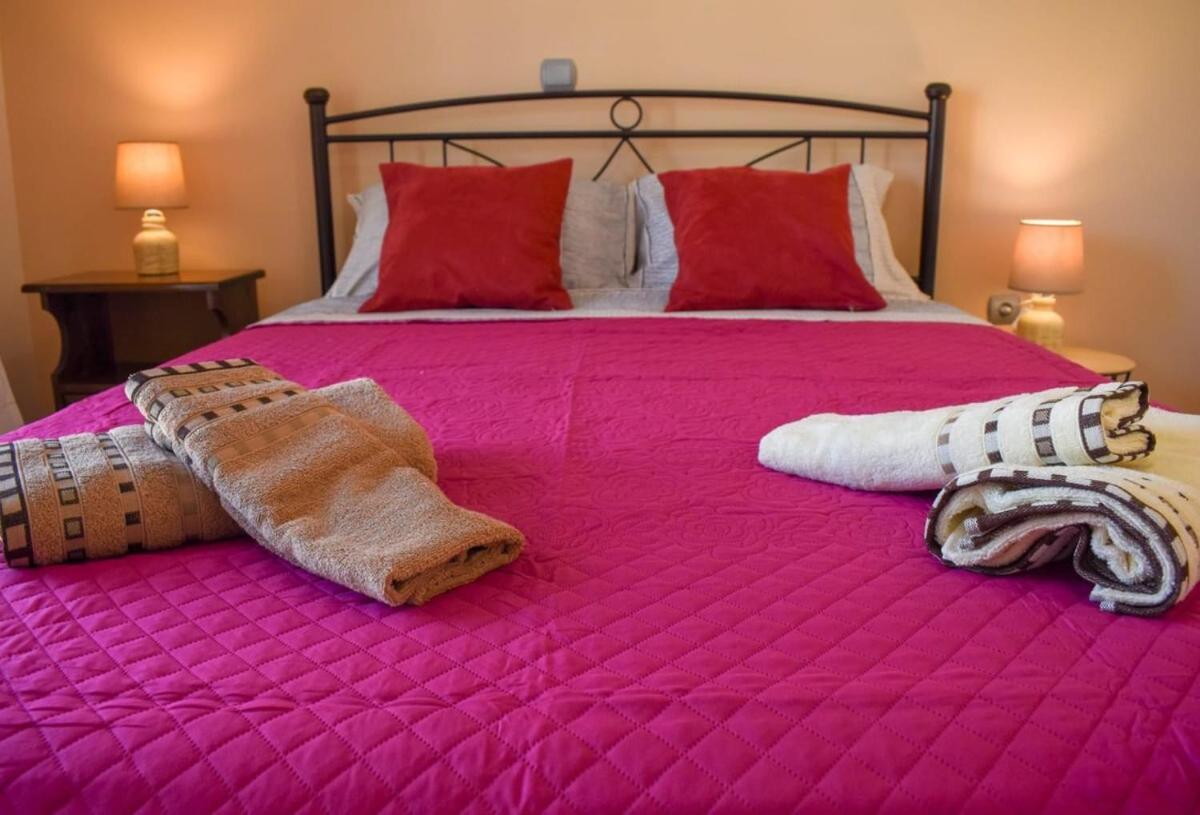 Cozy Flat On The Main Square, 10Min To The Sea Villa Kalamata Luaran gambar