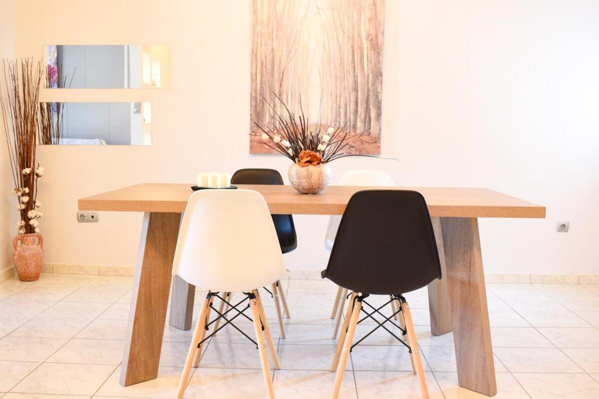 Cozy Flat On The Main Square, 10Min To The Sea Villa Kalamata Luaran gambar