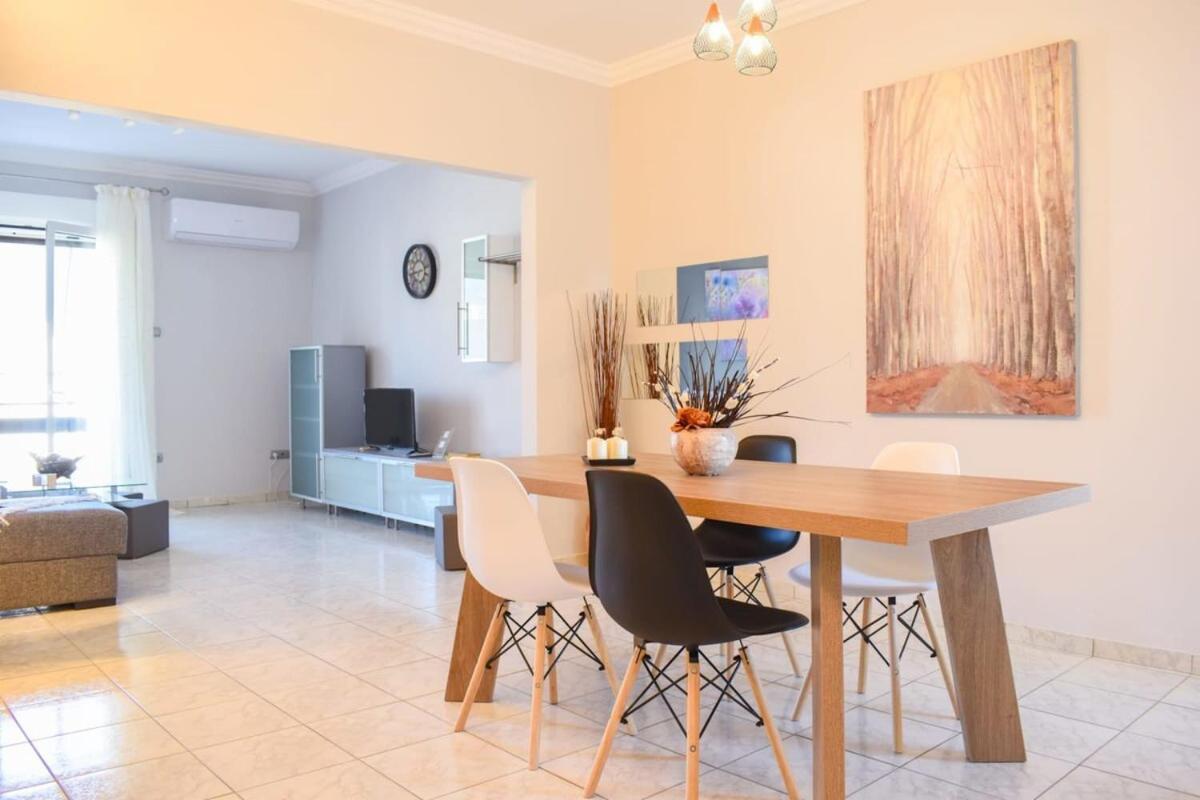 Cozy Flat On The Main Square, 10Min To The Sea Villa Kalamata Luaran gambar