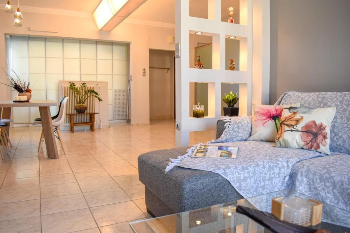 Cozy Flat On The Main Square, 10Min To The Sea Villa Kalamata Luaran gambar