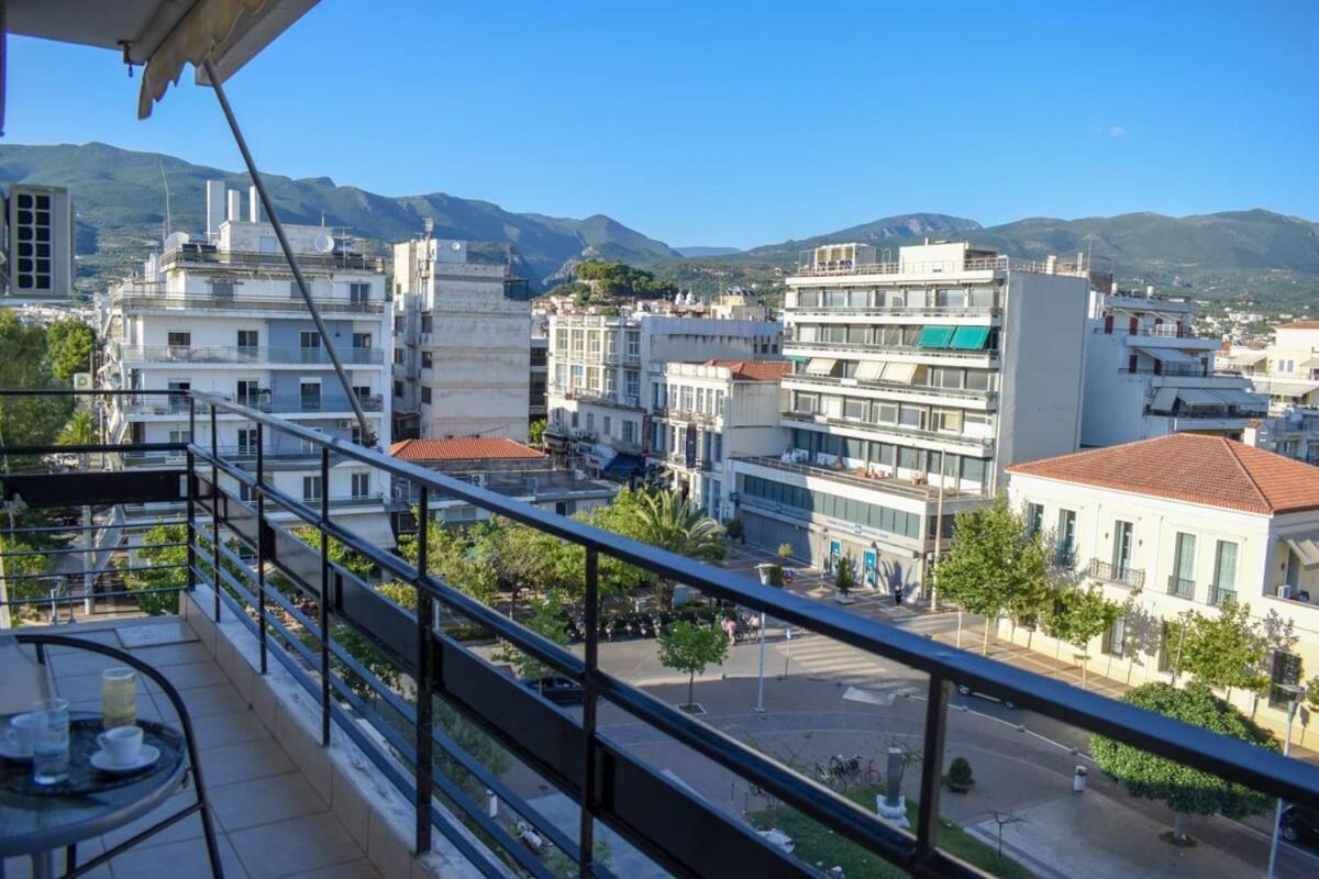 Cozy Flat On The Main Square, 10Min To The Sea Villa Kalamata Luaran gambar