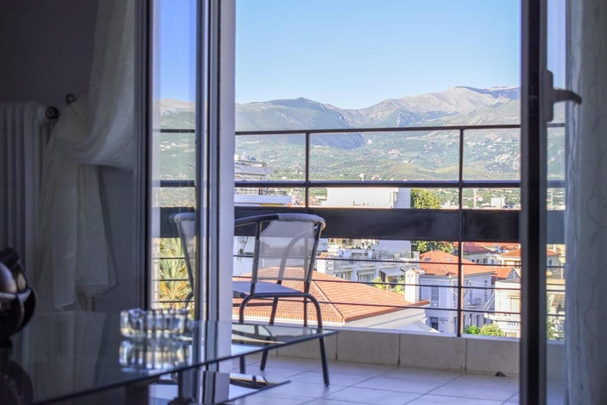 Cozy Flat On The Main Square, 10Min To The Sea Villa Kalamata Luaran gambar